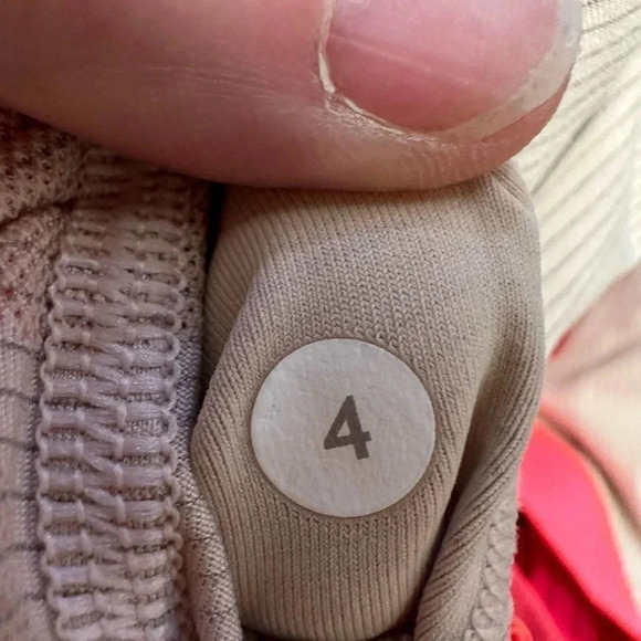 Lululemon women’s 2 in 1 athletic tank. Size 4. - Picture 6 of 6